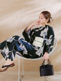 【即日発送】ストライプ菖蒲柄浴衣【浴衣３点セット 浴衣/帯/下駄】 OBI-hira-100-ok-15-WxW / HIMO-900-yn-1-B / YA-1072-kn-B / GETA-01-kj-1-B / [YMT]