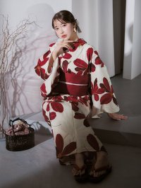 【即日発送】紅花舞う白地浴衣  【浴衣３点セット 浴衣/帯/下駄】[YMT]