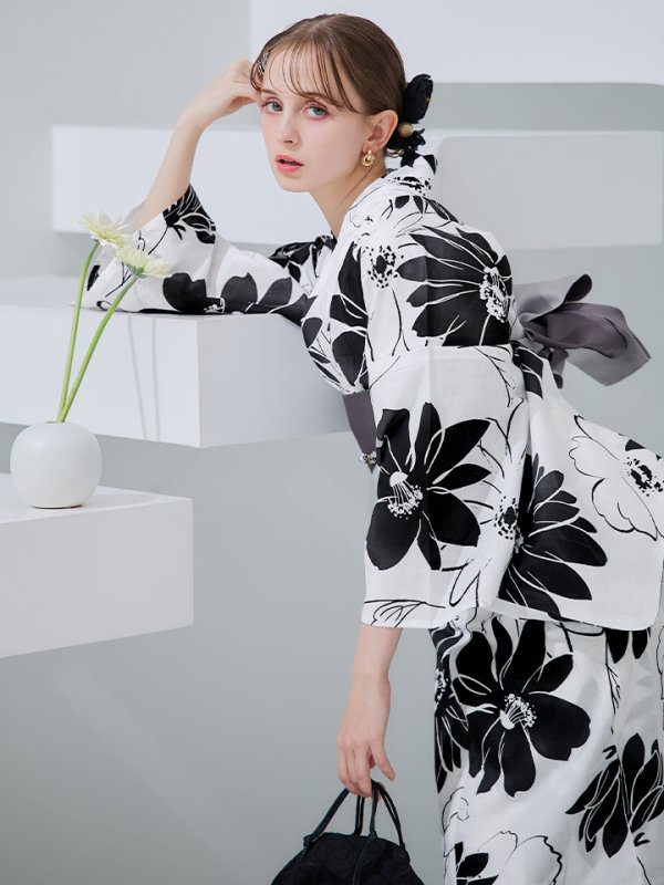 モデル:KATE 身長:169cm 着用サイズ:Fサイズ