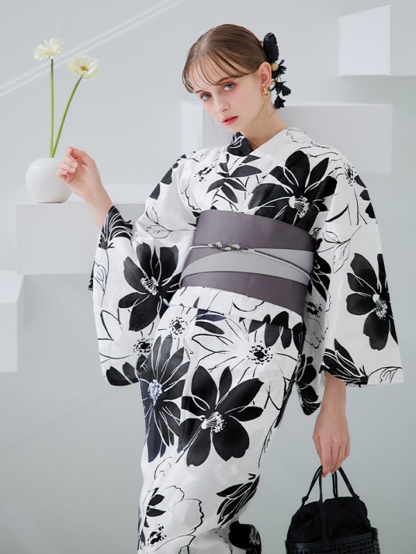 モデル:KATE 身長:169cm 着用サイズ:Fサイズ