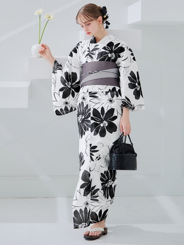 モデル:KATE 身長:169cm 着用サイズ:Fサイズ