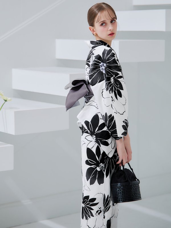 モデル:KATE 身長:169cm 着用サイズ:Fサイズ