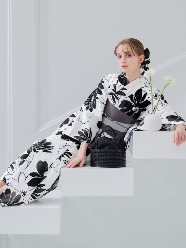 モデル:KATE 身長:169cm 着用サイズ:Fサイズ