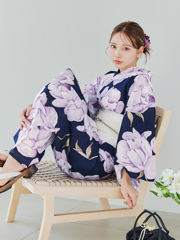 画像1: 【即日発送】ライラック牡丹ネイビー浴衣 【浴衣３点セット 浴衣/帯/下駄】OBI-hira-100-ok-15-WxW / HIMO-900-yn-3-GYxGD / YA-1027-wk-PL / GETA-01-kj-3-IV/ [/OF01]