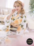 【浴衣セール！】【浴衣】白地に黄色い花浴衣セット（OBI-hira-100-ok-2-BRxBE/ HIMO-900-yn-7-MOC/ HEKO-800-sb-3-BR/GETA-02-ok-2-IV）【YMT】