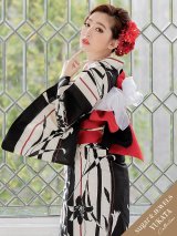 【浴衣】ストライプ×百合の花模様浴衣セット 【浴衣３点セット 浴衣/帯/下駄】（OBI-hira-100-ok-12-RxB/HEKO-800-sb-5-WH/HIMO-900-yn-1-BK / GETA-02-ok-7-R)【YMT】