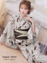 【即日発送】ベージュ地にホワイトの百合柄浴衣  【浴衣３点セット 浴衣/帯/下駄】OBI-hira-100-ok-2-BRxBE / HIMO-900-yn-7-MOC / YA-940-kj-MOC / HEKO-800-sb-5-W / GETA-02-ok-2-IV [YMT]