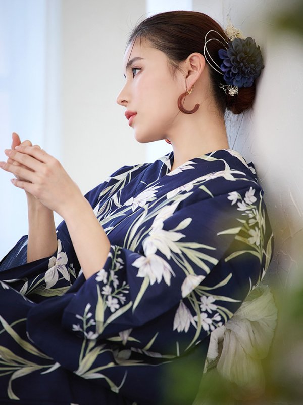画像11: 【即日発送】ネイビー地x百合柄浴衣  【浴衣３点セット 浴衣/帯/下駄】[YMT]