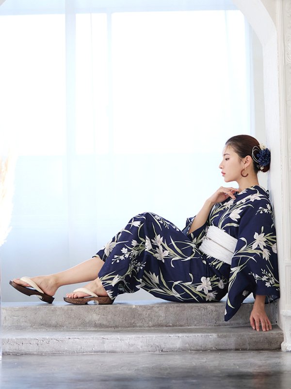 画像13: 【即日発送】ネイビー地x百合柄浴衣  【浴衣３点セット 浴衣/帯/下駄】[YMT]