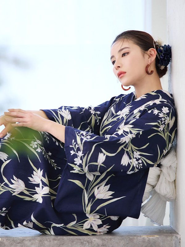 画像14: 【即日発送】ネイビー地x百合柄浴衣  【浴衣３点セット 浴衣/帯/下駄】[YMT]