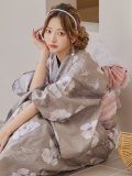 【即日発送】グレージュ線画フラワー浴衣 OBI-siwa-200-kj-8-P / HIMO-900-yn-7-MOC / HEKO-800-sb-5-W / YA-1079-kj-7-W / GETA-01-kj-7-P[YMT]