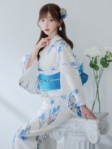 【即日発送】水墨風ニュアンス菖蒲浴衣  【浴衣３点セット 浴衣/帯/下駄】OBI-g-500-kj-11-AQM / HIMO-900-yn-4-GYxGY / HEKO-800-sb-5-W / YA-1023-wk-BL / GETA-01-kj-2-BL [YMT]