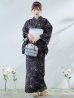 画像2: 【即日発送】ブラック×線画フラワー浴衣  【浴衣３点セット 浴衣/帯/下駄】OBI-siwa-202-ok-6-W / HIMO-900-yn-5-IV / HEKO-800-sb-5-W / YA-1079-kj-8-W / GETA-03-ok-2-P[YMT] (2)
