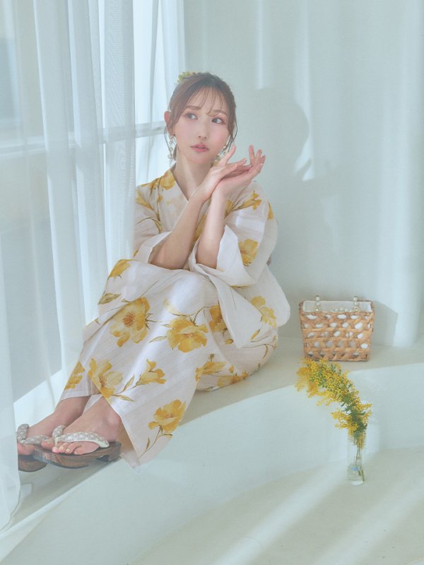 画像13: 【即日発送】白地にイエローの水彩花柄浴衣  【浴衣３点セット 浴衣/帯/下駄】[YMT]