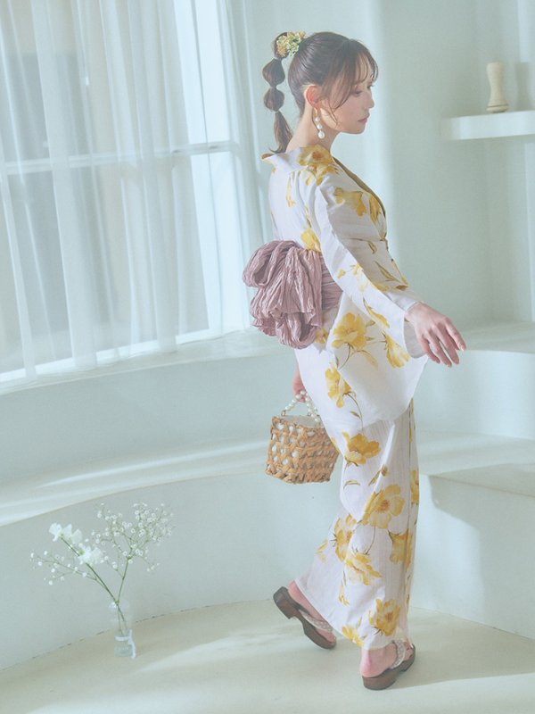画像2: 【即日発送】白地にイエローの水彩花柄浴衣  【浴衣３点セット 浴衣/帯/下駄】OBI-siwa-202-ok-1-BE / HIMO-900-yn-7-MOC / HEKO-800-sb-3-BR / YA-68-kn-YEBE / GETA-02-ok-4-MOC[YMT]