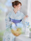【予約 / 5月中旬発送予定】水彩ユリナチュラルブルー浴衣 OBI-g-500-kj-9-NV / HIMO-900-yn-4-GYxGY / HEKO-800-sb-8-DusBL / YA-1074-kn-BL / GETA-01-kj-2-BL/ [y/YMT]