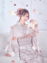 ベージュフラワー浴衣【浴衣３点セット 浴衣/帯/下駄】OBI-siwa-204-wk-8-BE / HIMO-900-yn-8-P / HEKO-800-sb-11-MOC / GETA-01-kj-7-P/ [yo/YMT]