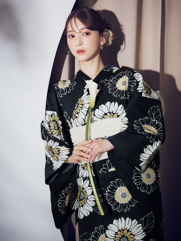 画像1: 向日葵柄黒色浴衣  【浴衣３点セット 浴衣/帯/下駄】OBI-siwa-200-kj-13-OW / HIMO-900-yn-1-B / YA-1066-kj-IV / GETA-02-ok-4-MOC / [YMT]