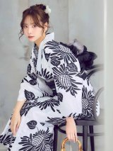【即日発送】モノクロサンフラワーアート浴衣【浴衣３点セット 浴衣/帯/下駄】[OF04]