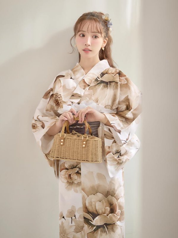 モデル：三上悠亜 身長：159cm 着用サイズ：Fサイズ