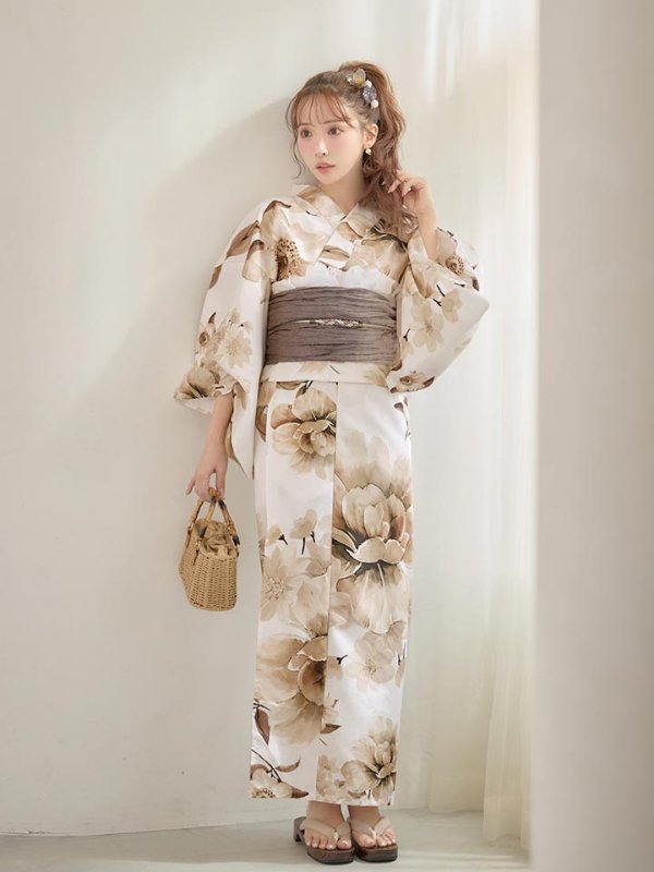 モデル：三上悠亜 身長：159cm 着用サイズ：Fサイズ