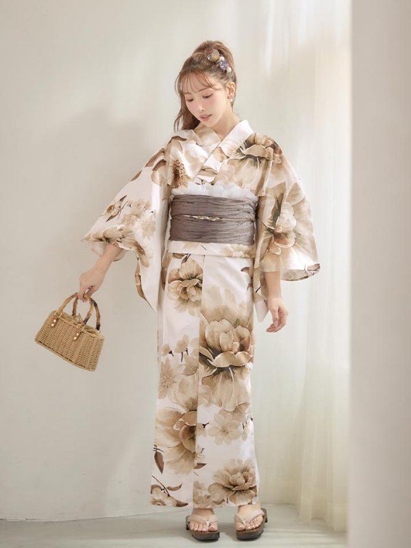 モデル：三上悠亜 身長：159cm 着用サイズ：Fサイズ