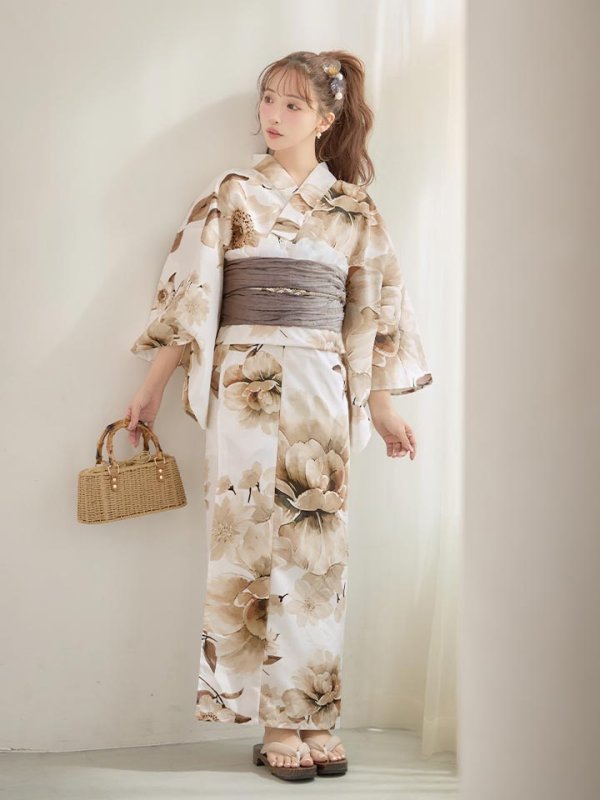 モデル：三上悠亜　身長：159cm　着用サイズ：Fサイズ