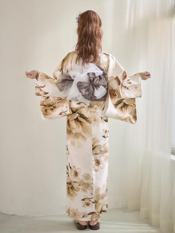 モデル：三上悠亜　身長：159cm　着用サイズ：Fサイズ