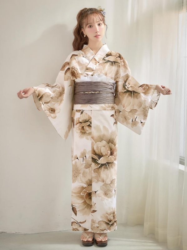 モデル：三上悠亜　身長：159cm　着用サイズ：Fサイズ