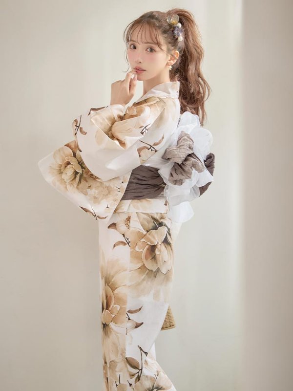 モデル：三上悠亜 身長：159cm 着用サイズ：Fサイズ