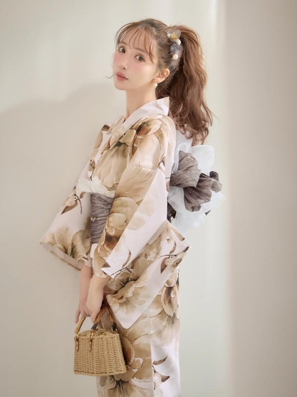 モデル：三上悠亜 身長：159cm 着用サイズ：Fサイズ