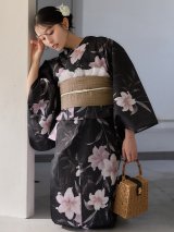 送料無料！ホワイトリリー黒地浴衣【浴衣３点セット 浴衣/帯/下駄】[OF04]【予約 / 6月中旬発送予定】