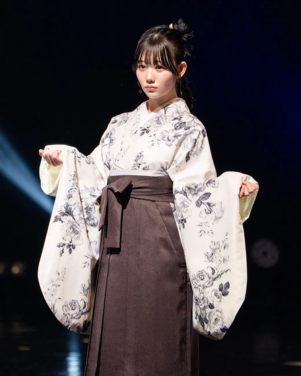 2025WINTER GAKUSEI RUNWAY 袴ステージランウェイレポート38