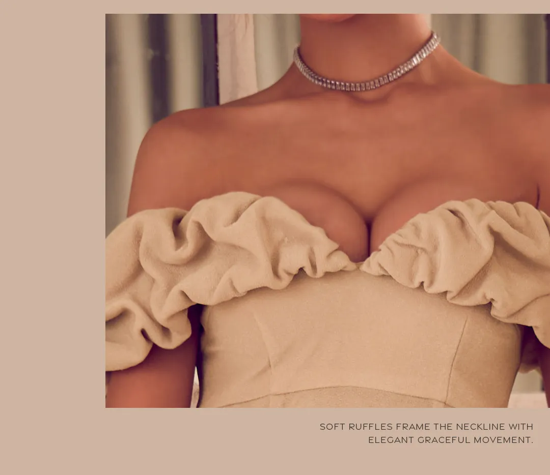 ミディアム / ラッフル / オフショル / マーメイド / タイト / 大人フェミニン / エレガント / 上品 / ベージュ / 高見え 2