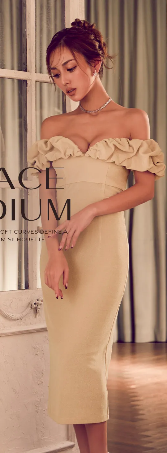 カレンが着る、上品艶やかな大人ミディアム。