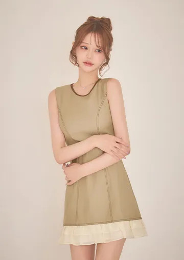 落ち着き大人ベージュにフリルで女度ひとさじ。