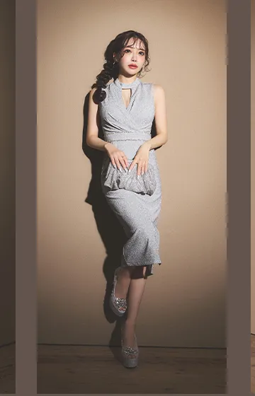 バストカットアウトラメタイトミディアムドレス/キャバドレス