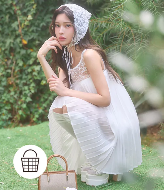 レース越しの透明感が心まで透かしてしまいそう