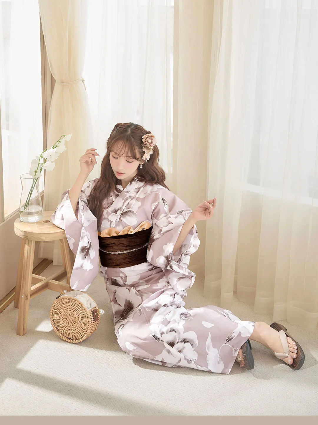 三上悠亜が着るMOCHA FLORAL浴衣-11