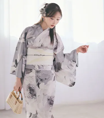菅野結以が着る、PALE FLORAL浴衣-3