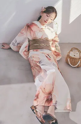 菅野結以が着る、PALE FLORAL浴衣-3