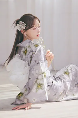 菅野結以が着る、PALE FLORAL浴衣-4