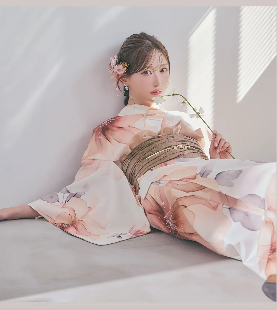 菅野結以が着る、PALE FLORAL浴衣-16