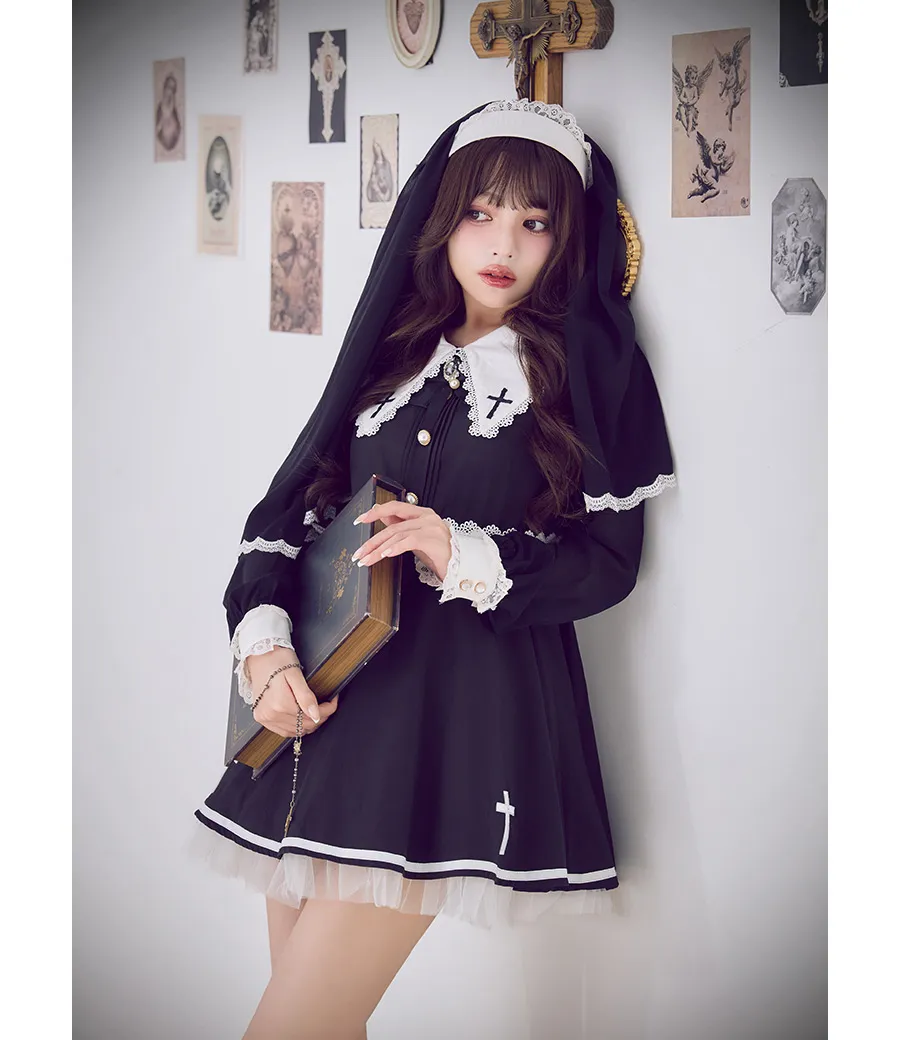 吉木千沙都が着る、大人女子のためのハロウィンスタイル