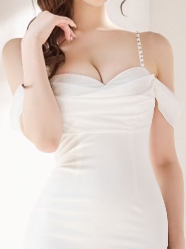 モデル：桜伊みやこ　身長：168cm　着用サイズ：Sサイズ