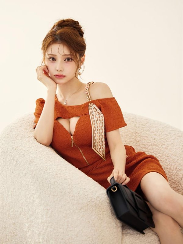 モデル：ももか　身長：156cm　着用サイズ：Sサイズ