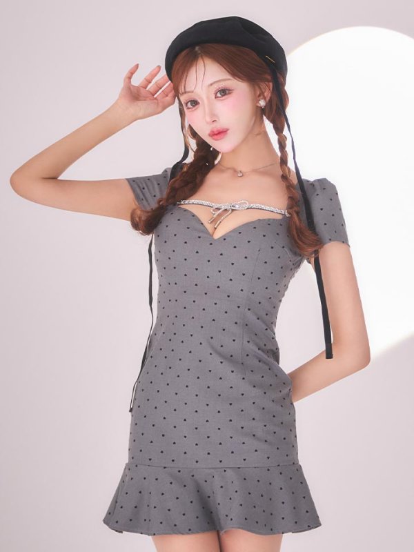 モデル：明日花キララ　身長：162cm　着用サイズ：Sサイズ