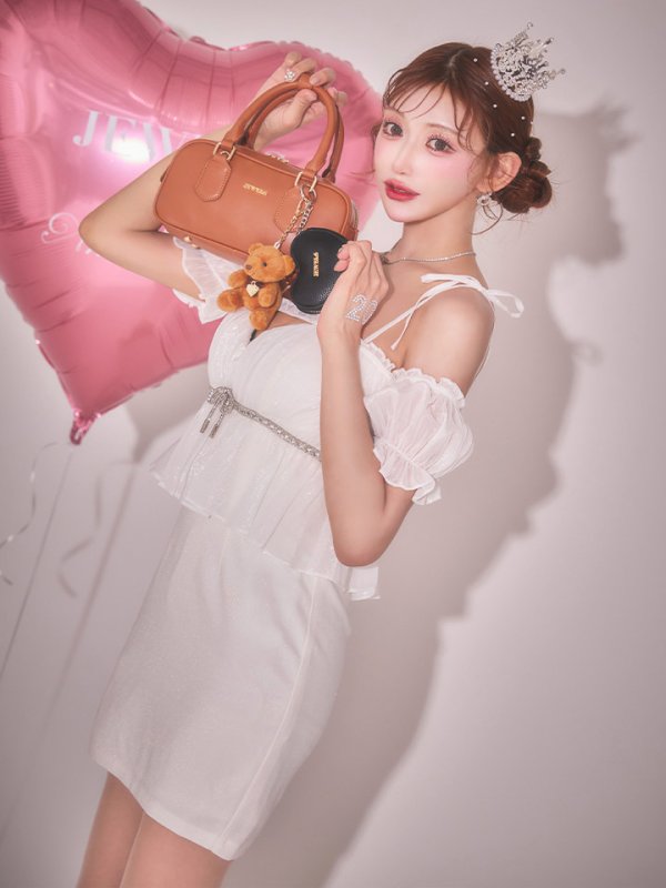 モデル：明日花キララ　身長：162cm　着用サイズ：Sサイズ