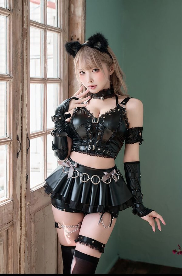 ブラック モデル身長:161cm 着用サイズ:Fサイズ