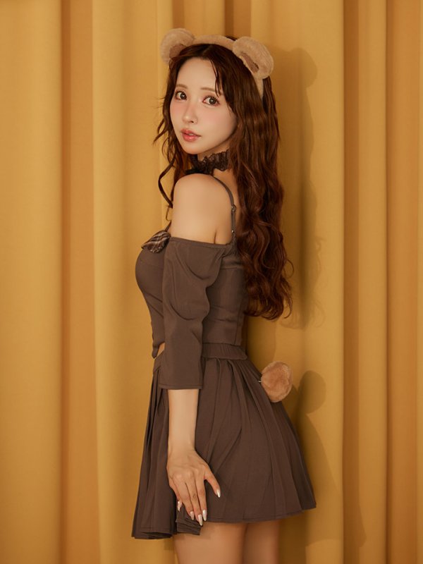 ブラウン モデル:三上悠亜 身長:159cm 着用サイズ:Sサイズ